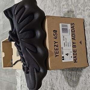 Yeezy 450 Utility Black size 4